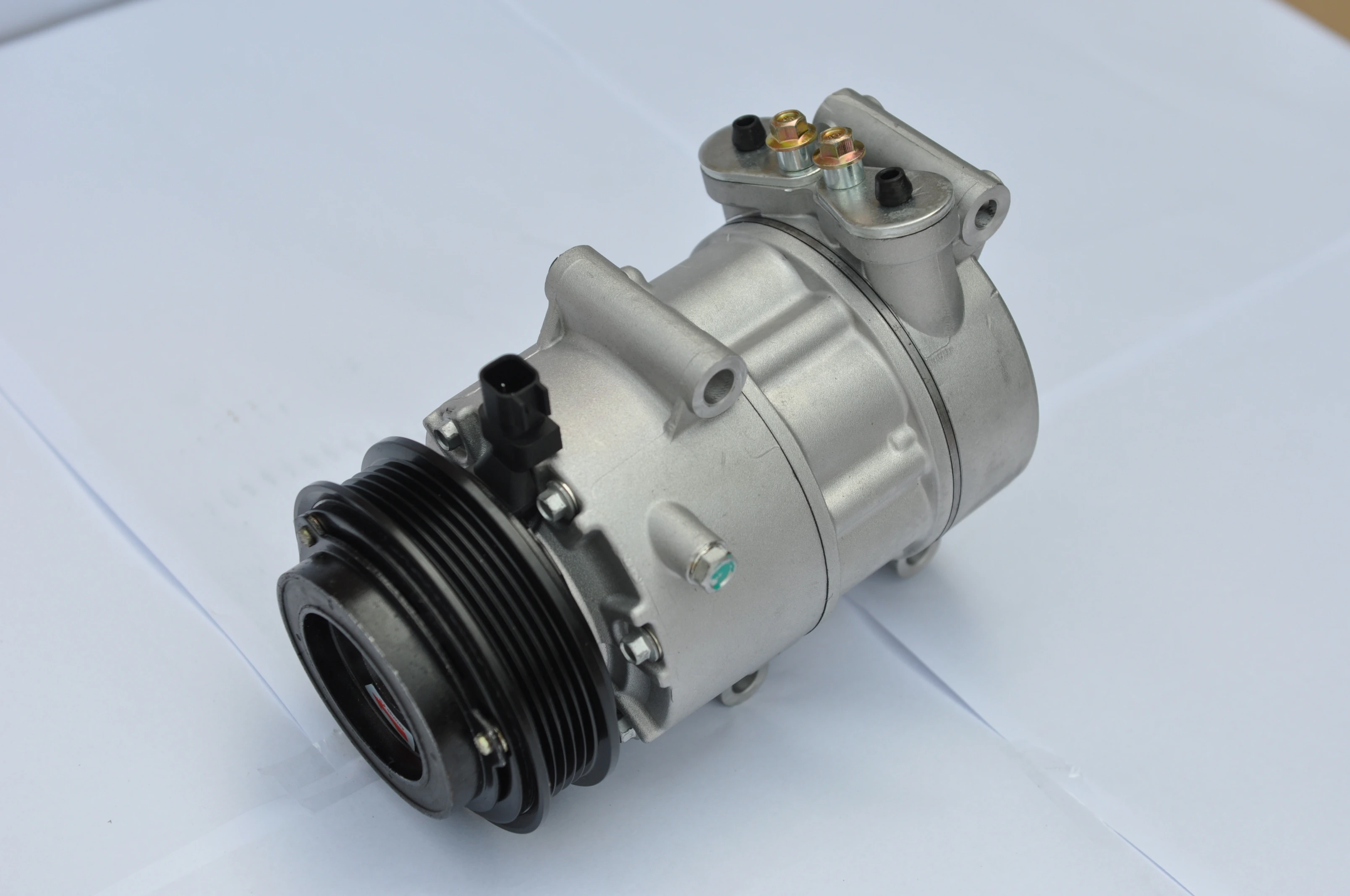 High-Efficiency VS16 Piston Compressor for Ford